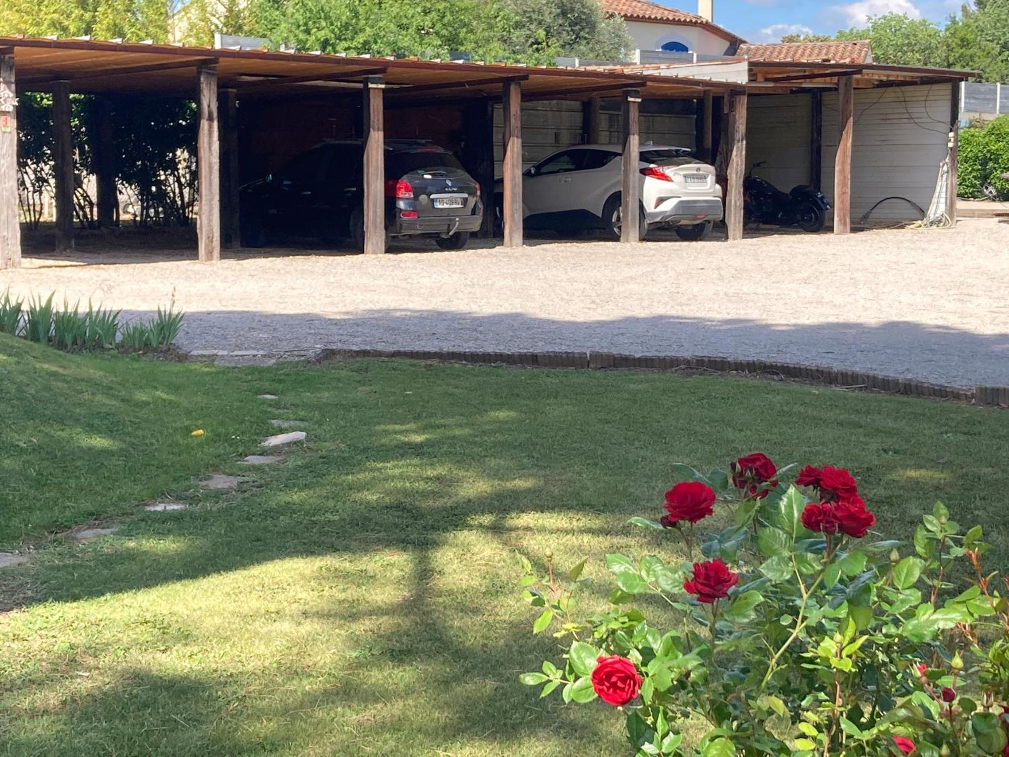 Les Bougainvillees De Camargue Villetelle Exterior photo