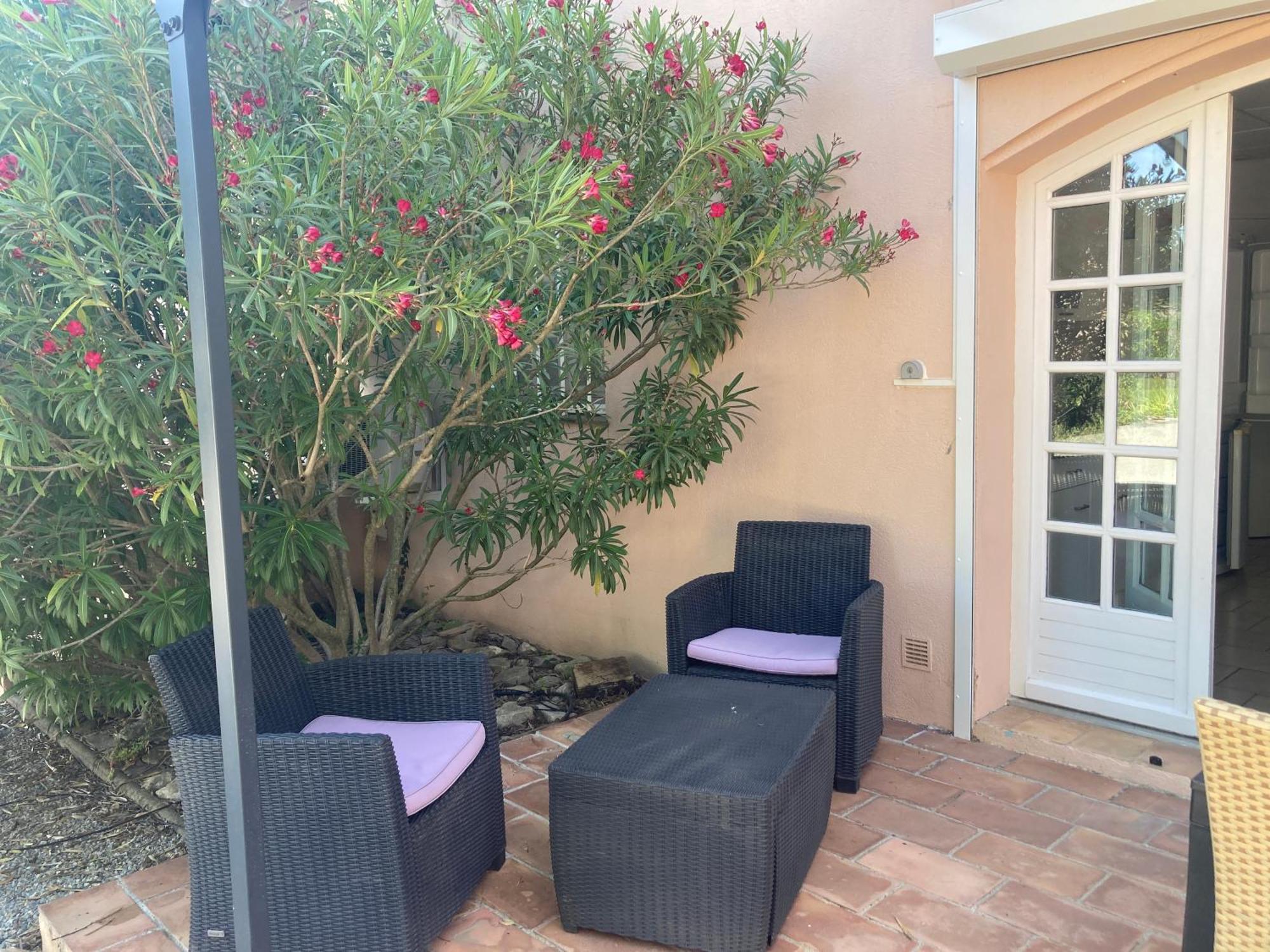 Les Bougainvillees De Camargue Villetelle Room photo