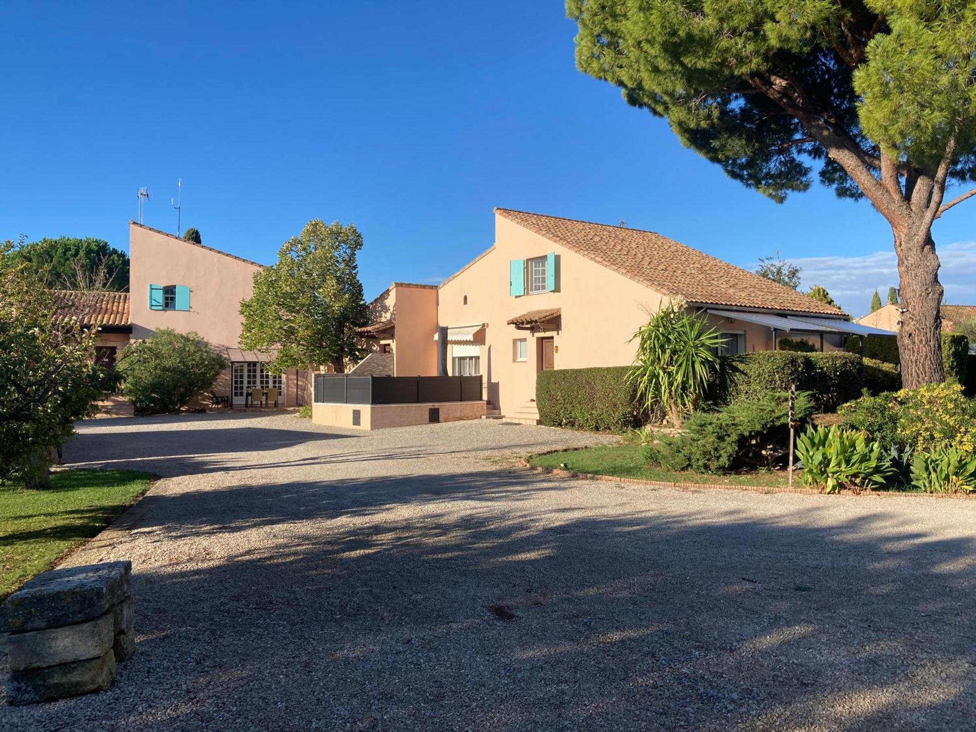Les Bougainvillees De Camargue Villetelle Exterior photo
