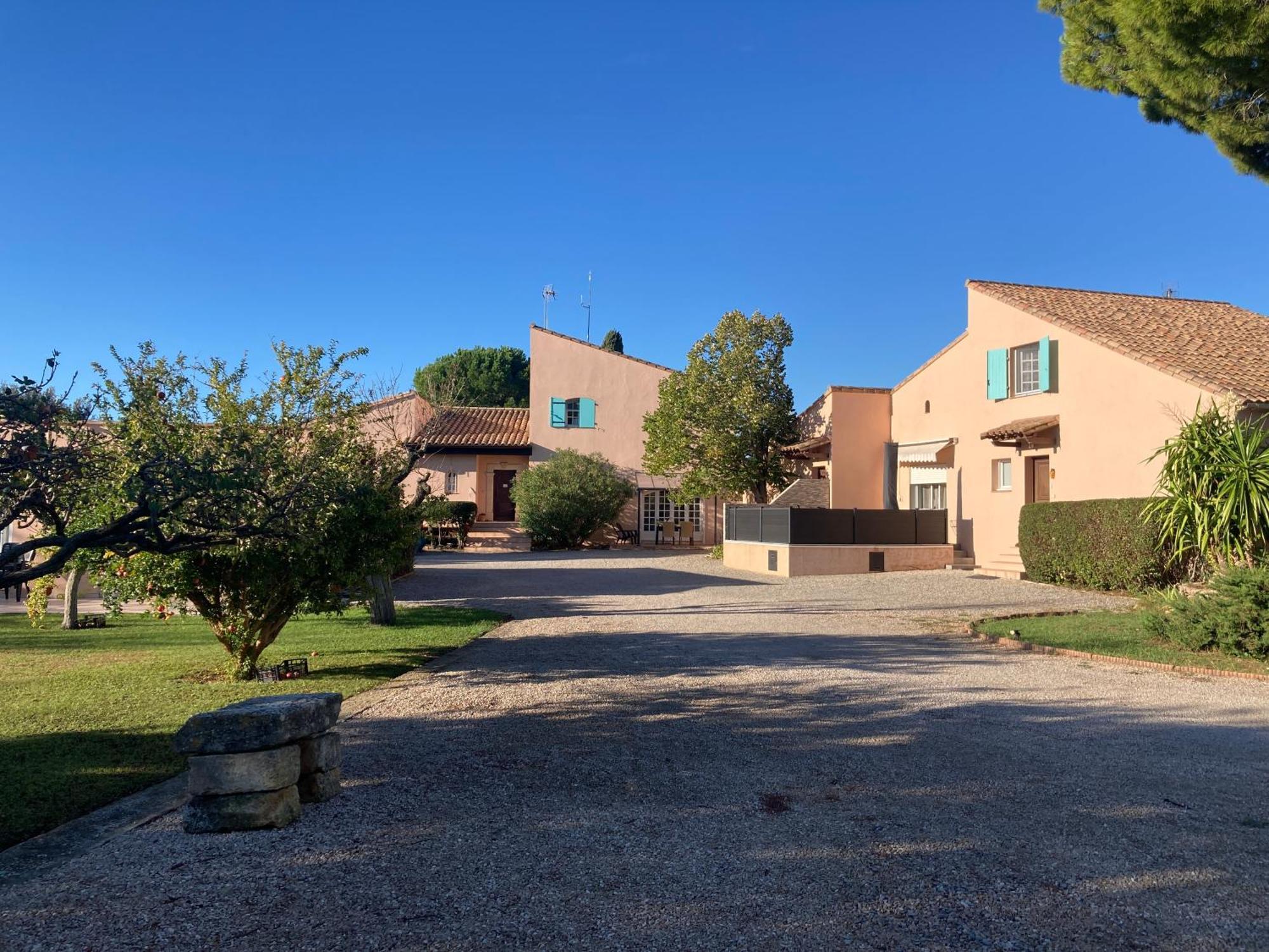 Les Bougainvillees De Camargue Villetelle Exterior photo