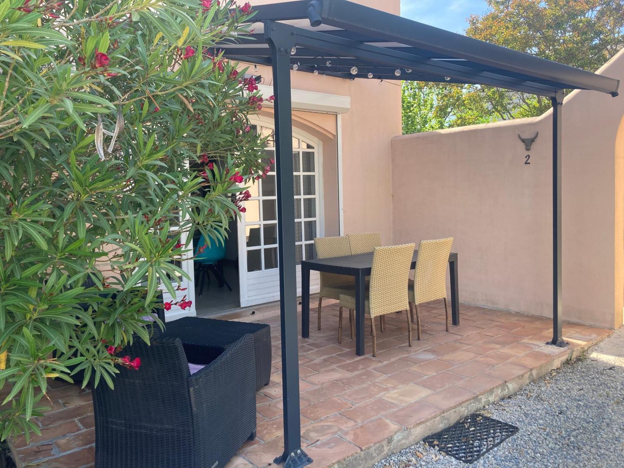 Les Bougainvillees De Camargue Villetelle Room photo