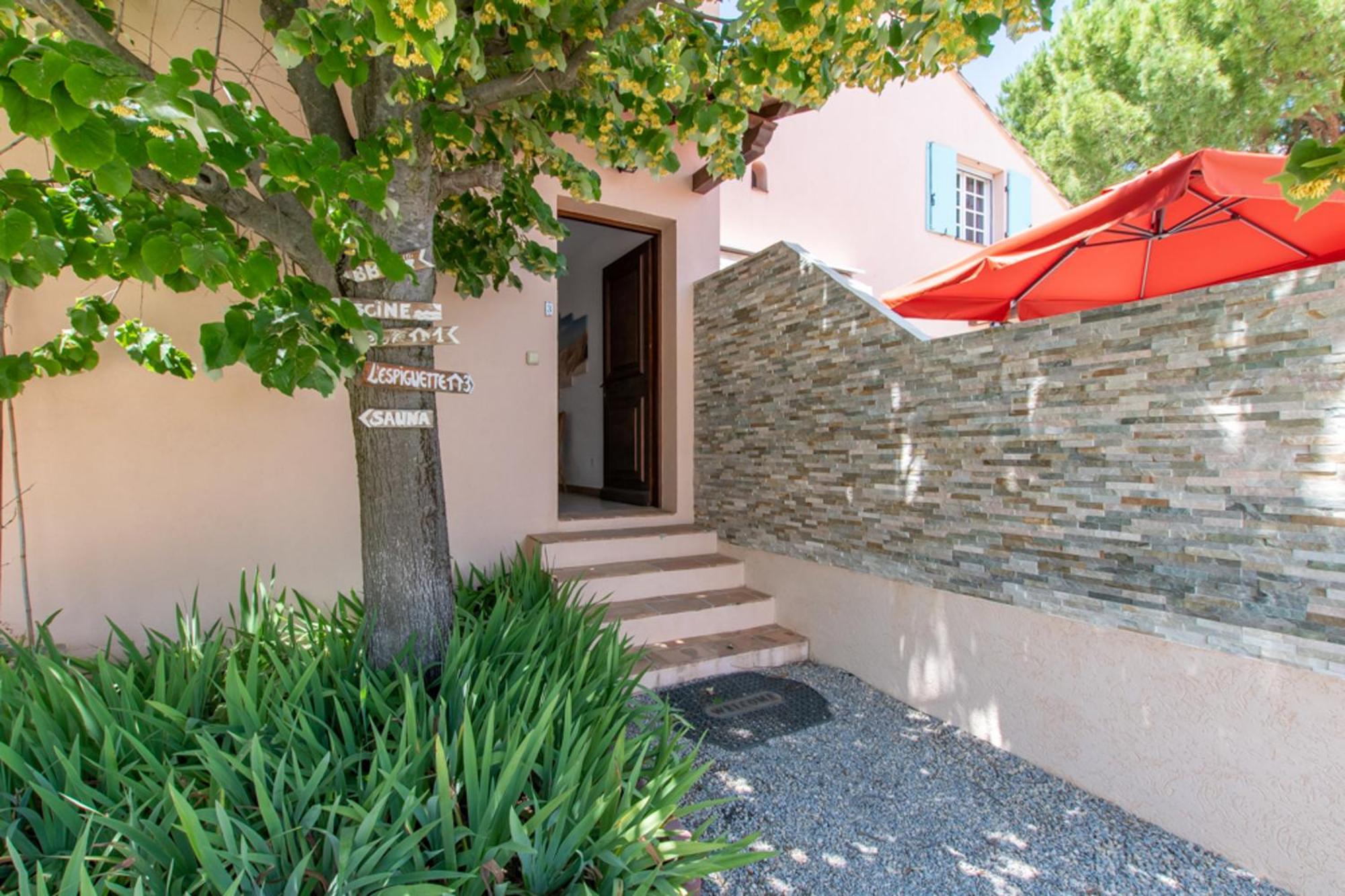 Les Bougainvillees De Camargue Villetelle Room photo