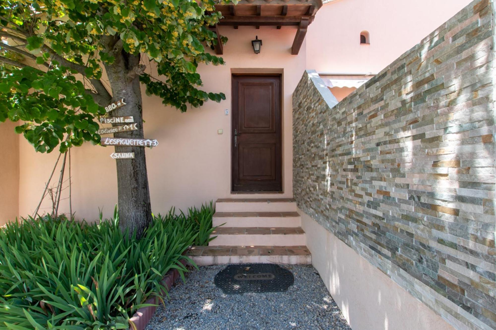 Les Bougainvillees De Camargue Villetelle Room photo