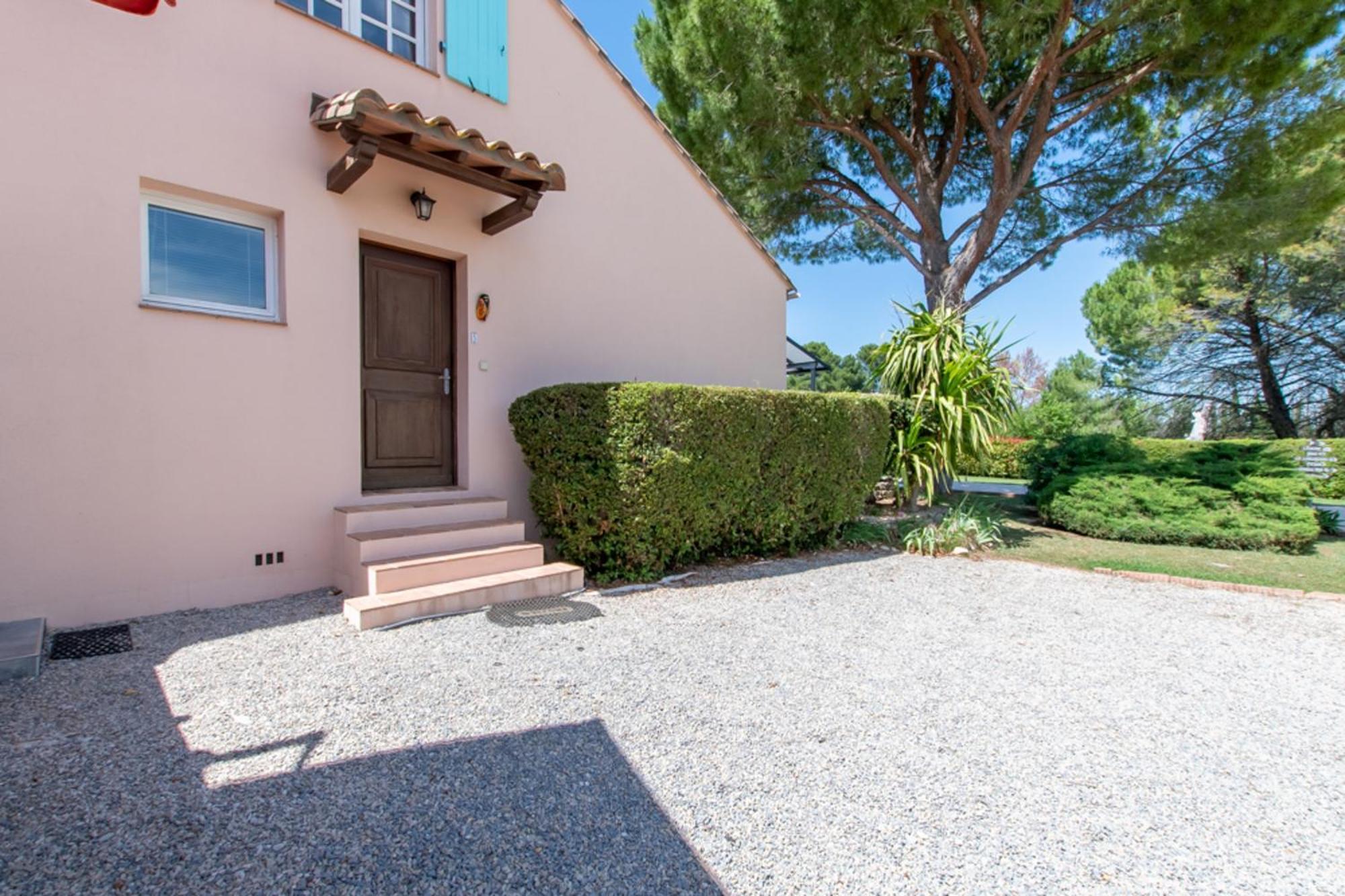 Les Bougainvillees De Camargue Villetelle Room photo