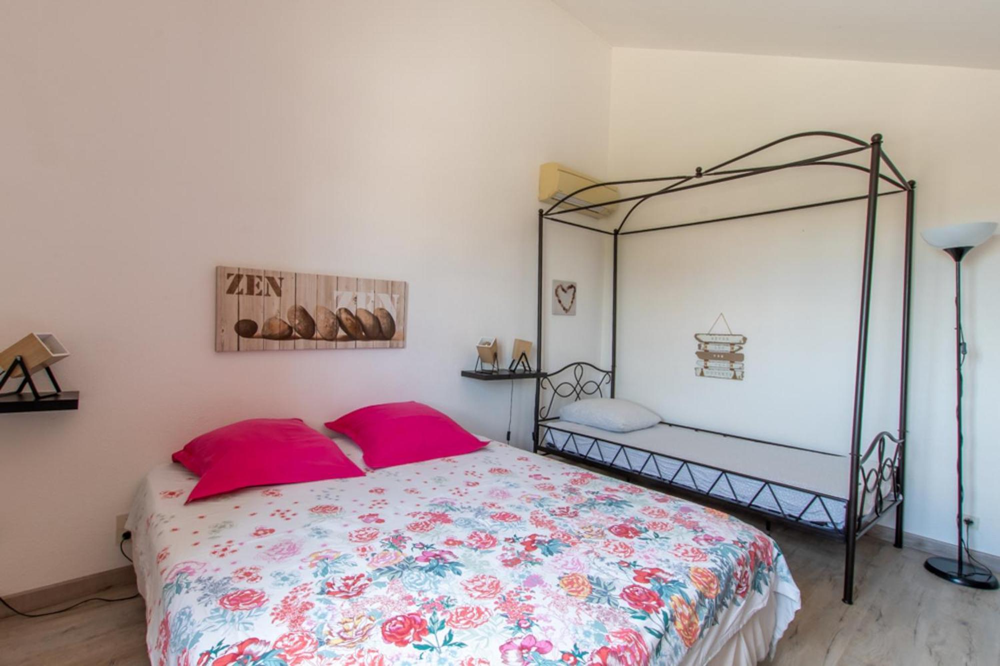 Les Bougainvillees De Camargue Villetelle Room photo